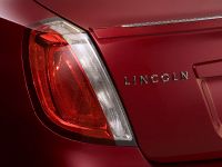 Lincoln MKS with EcoBoost (2010) - picture 8 of 15