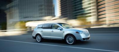 Lincoln MKT (2010) - picture 4 of 25