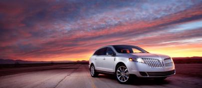 Lincoln MKT (2010) - picture 7 of 25