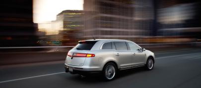 Lincoln MKT (2010) - picture 12 of 25