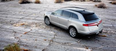 Lincoln MKT (2010) - picture 15 of 25