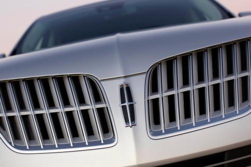 Lincoln MKT (2010) - picture 16 of 25