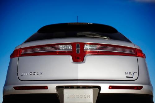 Lincoln MKT (2010) - picture 17 of 25