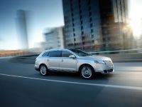 Lincoln MKT (2010) - picture 2 of 25