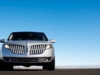 Lincoln MKT (2010) - picture 10 of 25