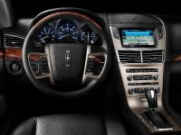Lincoln MKT (2010) - picture 22 of 25