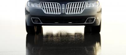 Lincoln MKZ (2010) - picture 7 of 18