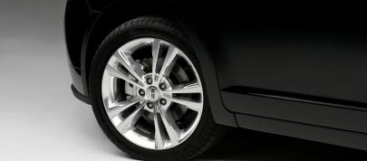 Lincoln MKZ (2010) - picture 12 of 18