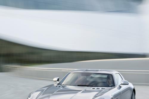 Mercedes-Benz SLS AMG (2010) - picture 25 of 36