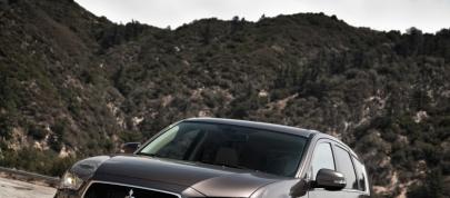 Mitsubishi Outlander GT (2010) - picture 4 of 32