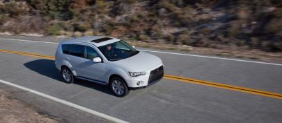 Mitsubishi Outlander GT (2010) - picture 12 of 32