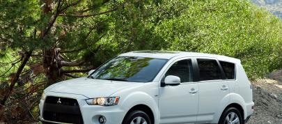 Mitsubishi Outlander GT (2010) - picture 15 of 32