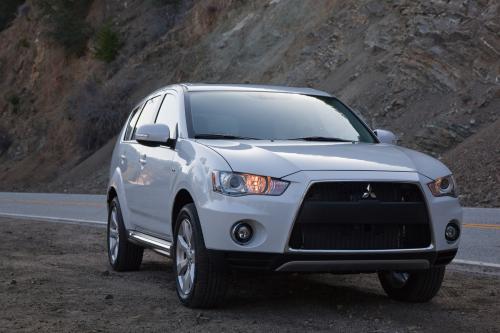 Mitsubishi Outlander GT (2010) - picture 16 of 32
