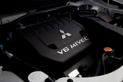 Mitsubishi Outlander GT (2010) - picture 32 of 32