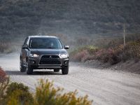 Mitsubishi Outlander GT (2010) - picture 2 of 32
