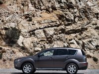 Mitsubishi Outlander GT (2010) - picture 3 of 32