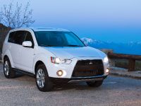 Mitsubishi Outlander GT (2010) - picture 18 of 32