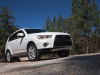 Mitsubishi Outlander GT (2010) - picture 19 of 32