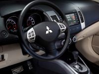 Mitsubishi Outlander GT (2010) - picture 26 of 32