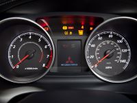 Mitsubishi Outlander GT (2010) - picture 29 of 32