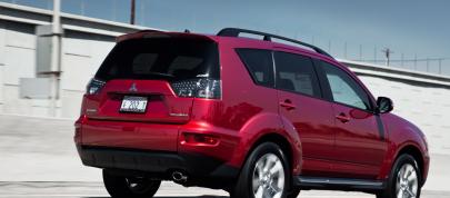 Mitsubishi Outlander SE (2010) - picture 4 of 23