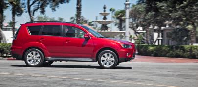 Mitsubishi Outlander SE (2010) - picture 7 of 23