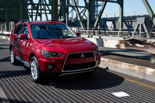 Mitsubishi Outlander SE (2010) - picture 1 of 23