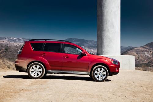 Mitsubishi Outlander SE (2010) - picture 8 of 23