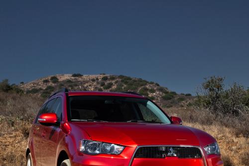 Mitsubishi Outlander SE (2010) - picture 9 of 23