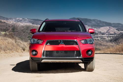 Mitsubishi Outlander SE (2010) - picture 16 of 23