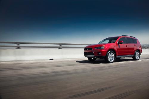 Mitsubishi Outlander SE (2010) - picture 17 of 23