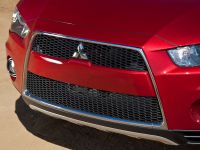 Mitsubishi Outlander SE (2010) - picture 18 of 23