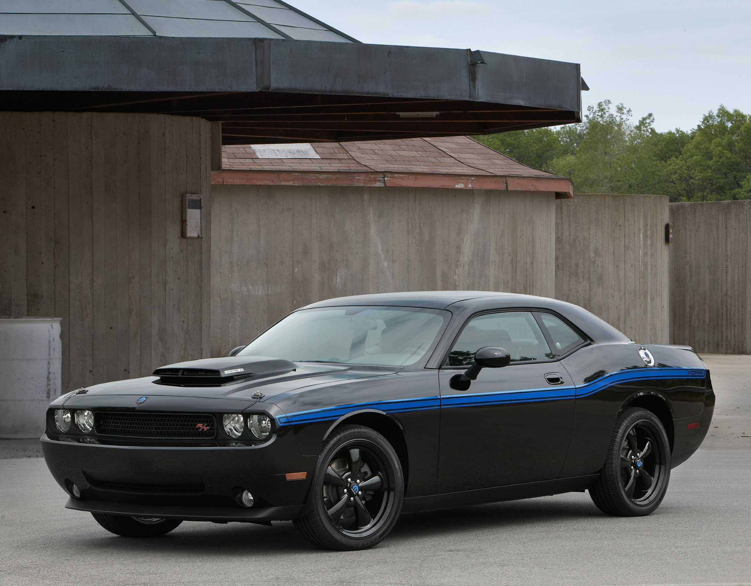 Дочь челленджер. Dodge Challenger 2010. Dodge Challenger Mopar 2010.. Dodge Challenger 2011. Dodge Challenger 2011 чёрный.