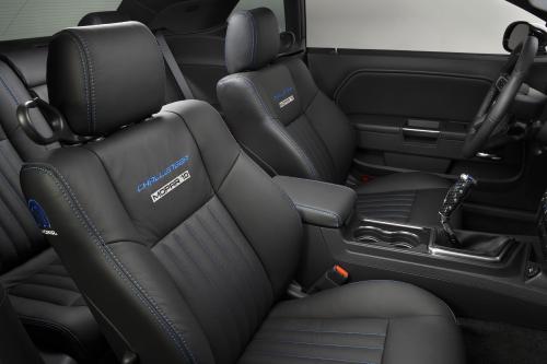 Mopar Challenger (2010) - picture 8 of 16