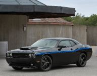 Mopar Challenger (2010) - picture 3 of 16