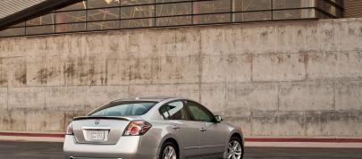 Nissan Altima Sedan (2010) - picture 31 of 50