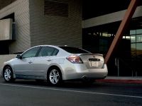 Nissan Altima Sedan (2010) - picture 4 of 50