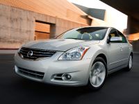 Nissan Altima Sedan (2010) - picture 7 of 50