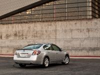 Nissan Altima Sedan (2010) - picture 2 of 50