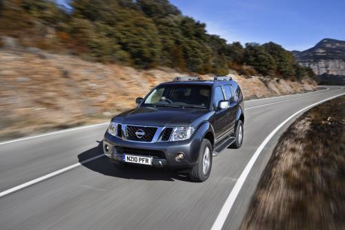 Nissan Pathfinder (2010) - picture 1 of 11