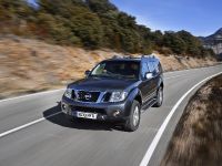 Nissan Pathfinder (2010) - picture 1 of 11