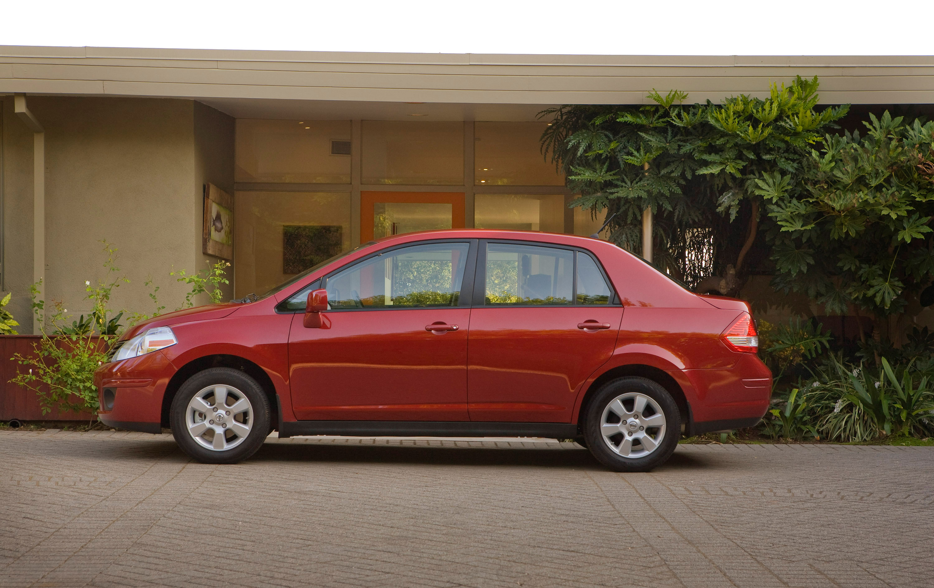 Ниссан тиида купить 2010. Ниссан Тиида 2010 седан. Nissan Versa 2009. Ниссан Верса 2010. Nissan Versa 2011.