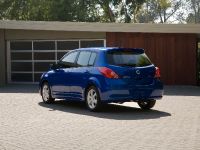 Nissan Versa (2010) - picture 3 of 35