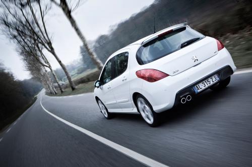 Peugeot 308 GTi (2010) - picture 8 of 14