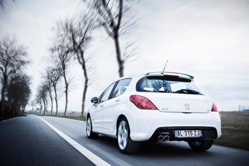 Peugeot 308 GTi (2010) - picture 9 of 14