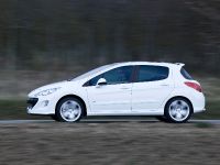 Peugeot 308 GTi (2010) - picture 8 of 14