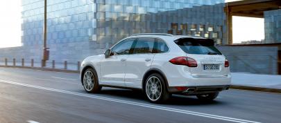 Porsche Cayenne S Hybrid (2010) - picture 4 of 16