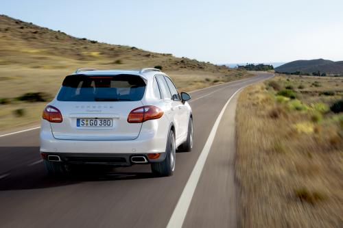 Porsche Cayenne S Hybrid (2010) - picture 8 of 16