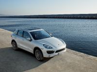 Porsche Cayenne S Hybrid (2010) - picture 1 of 16