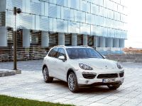 Porsche Cayenne S Hybrid (2010) - picture 3 of 16